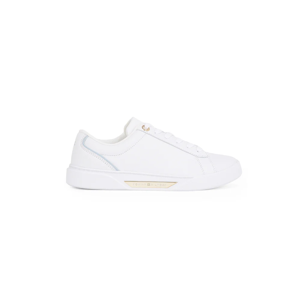 Tommy Hilfiger Plateausneaker »CHIC COURT SNEAKER« Freizeitschuh Halbschuh Schnürschuh goldfarbenes Schmuckelement ▷ für Saisonschlussverkauf