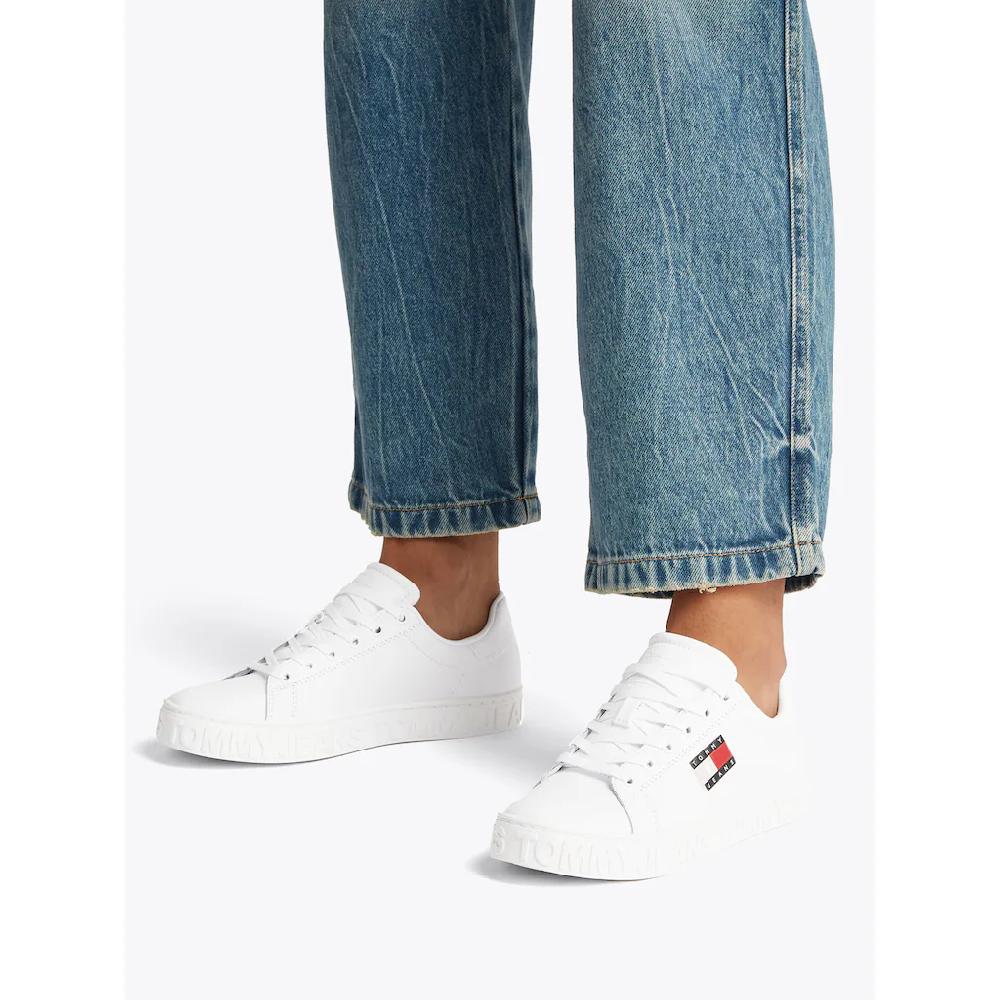 Tommy Jeans Plateausneaker »TJW LOGO OUTSOLE SNEAKER ESS« Freizeitschuh Halbschuh Schnürschuh mit seitlicher Logoflagge kaufen Bis zu 65% Rabatt