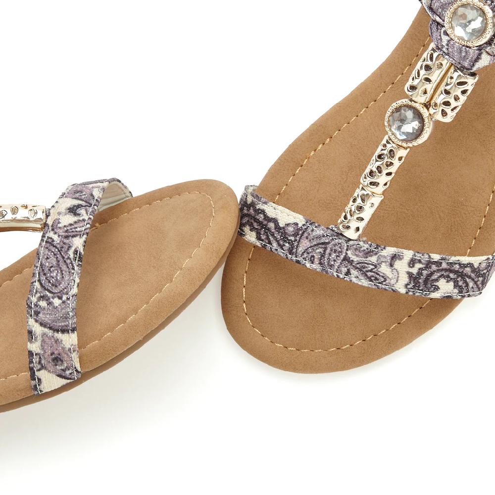 LASCANA Sandale Sandalette Sommerschuh mit Schmuckkettchen und Schmucksteinen VEGAN Speichern exportieren